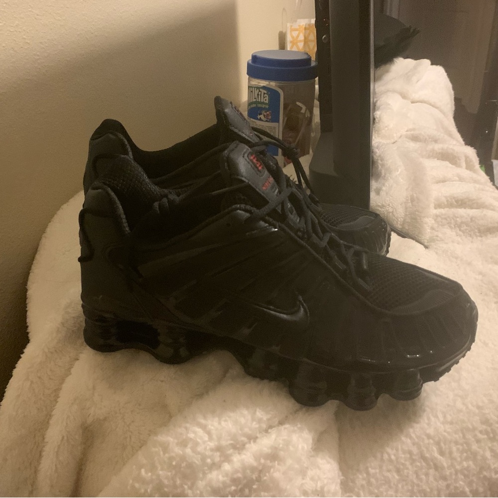 Men’s Nike Shox black size 8 1/2